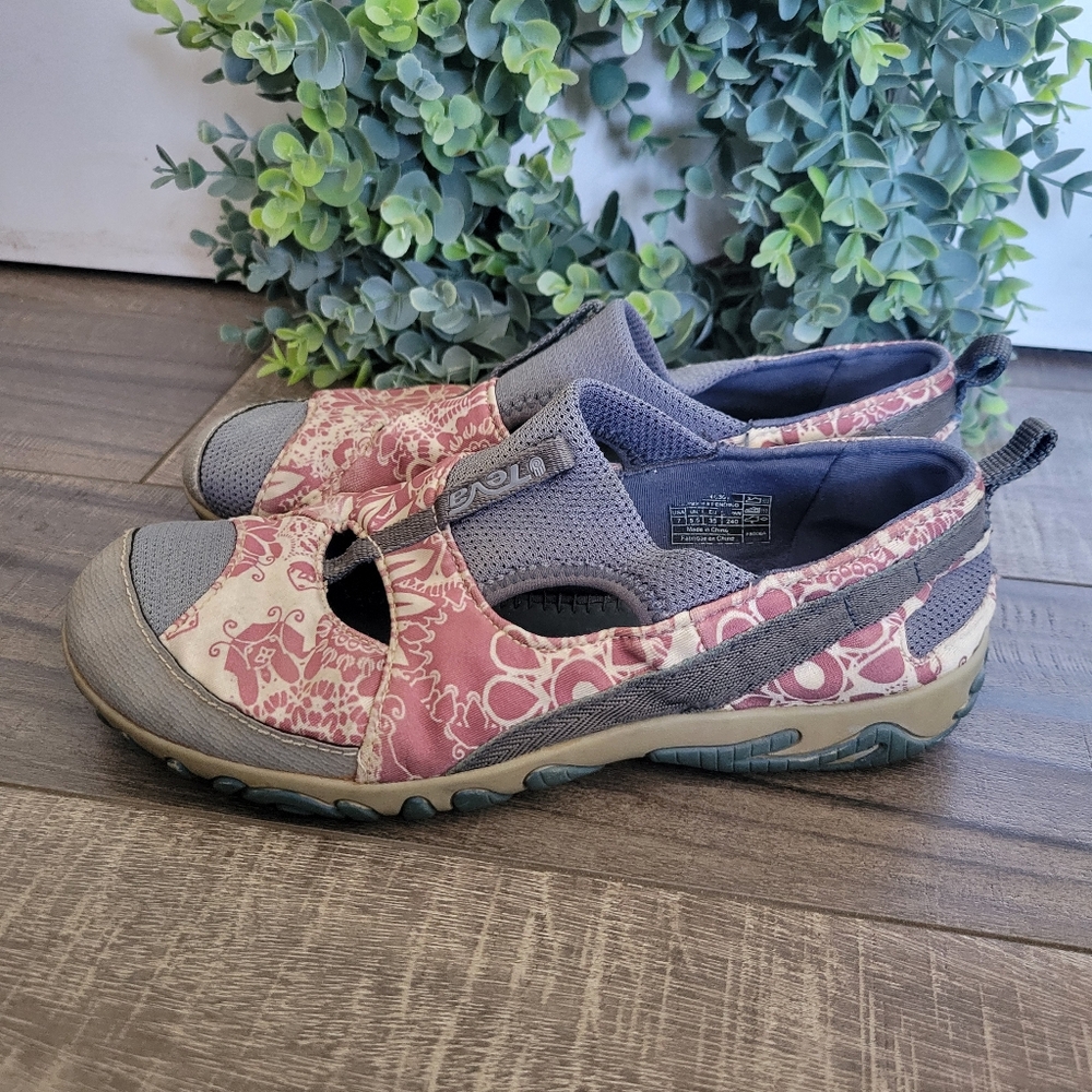 Teva Ochoa Water Sport Shoes Pink Gray Women's Size 7 Quick Drying